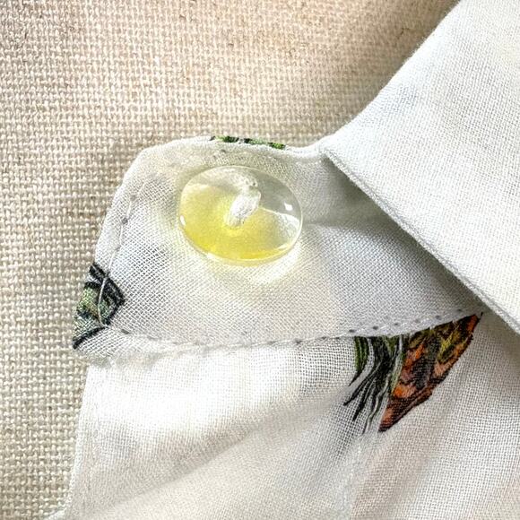 NWT Le Superbe Happy Hour Boyfriend Shirt, Pineapples on White, Women’s Size 4 - Picture 3 of 5